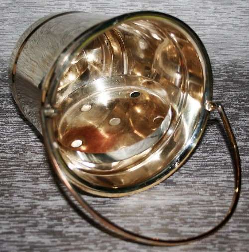 LOVELY!! COLLECTABLE A VINTAGE SILVER PLATED ICE BUCKET WITH DRIP TRAY INSIDE - MARKED - ROSSIL
