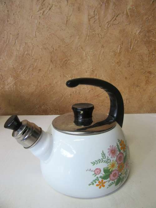 A Retro Floral Design Kettle this Enamelware Vintage Kettle is perfect for a vintage kitchen.