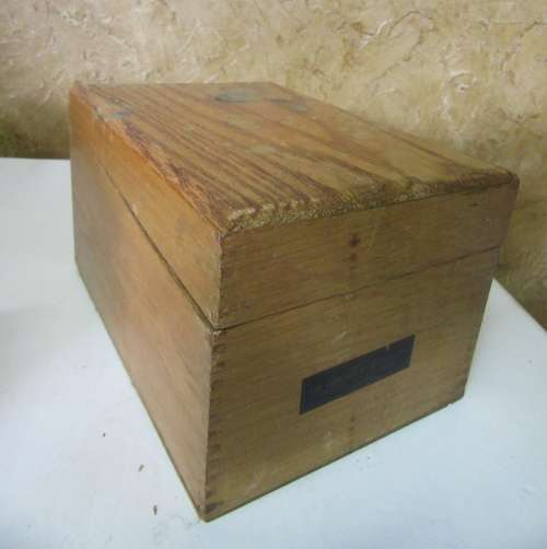 WOW A RARE FIND ANTIQUE WOODEN FILING BOX SUPPLIED BY HW VORENBERG & CO PRINTERS & STATIONERS