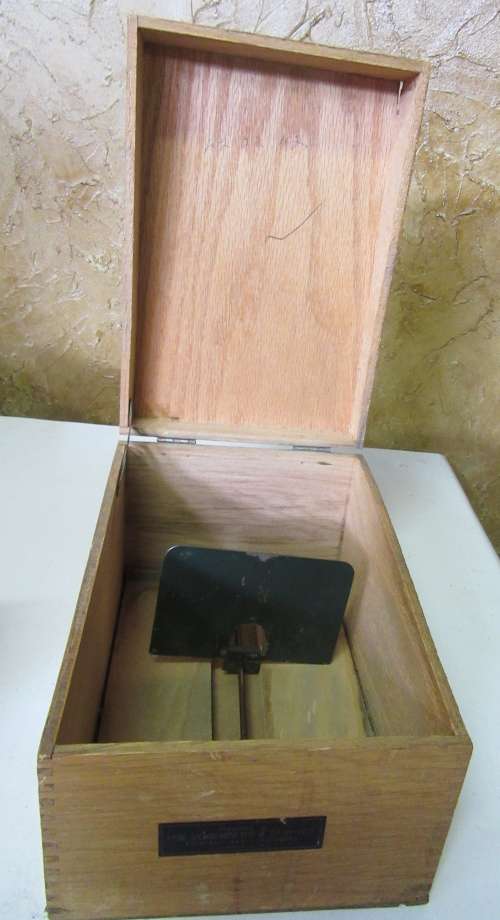 WOW A RARE FIND ANTIQUE WOODEN FILING BOX SUPPLIED BY HW VORENBERG & CO PRINTERS & STATIONERS