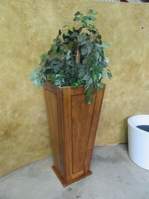 A GORGEOUS SOLLID WOOD STAND FOR A LARGE STATUE OR TURN IT AROUND FOR A PLANTER