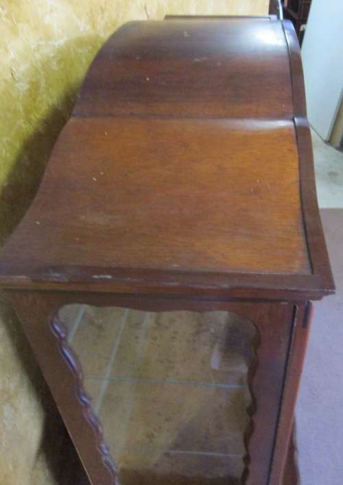 AN EXQUISITE ANTIQUE GABLED QUEEN ANNE STYLE SHOWCASE CABINET WITH FANTASTIC DETAILING!!!