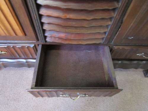 AN EXQUISITE ANTIQUE GABLED QUEEN ANNE STYLE SHOWCASE CABINET WITH FANTASTIC DETAILING!!!