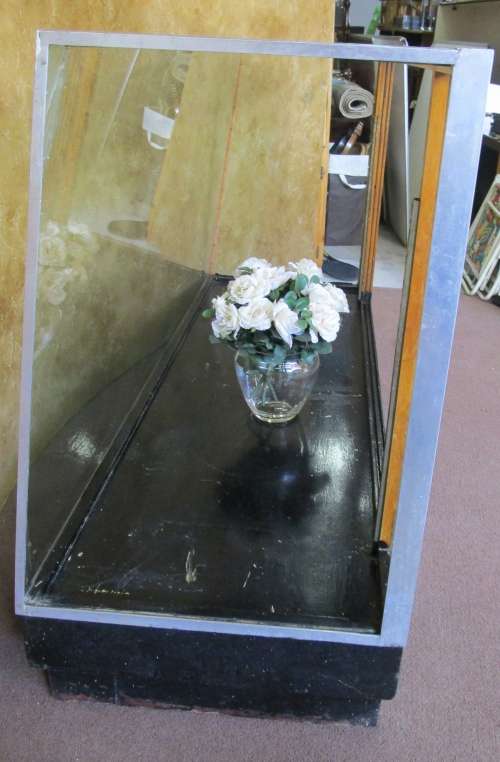 A FANTASTIC LARGE GLASS VINTAGE SHOP DISPLAY/SHOW CASE