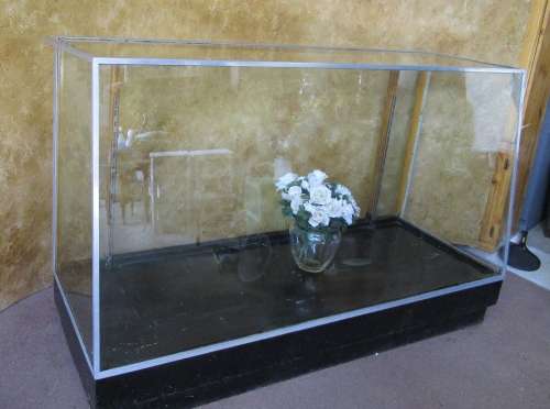 A FANTASTIC LARGE GLASS VINTAGE SHOP DISPLAY/SHOW CASE