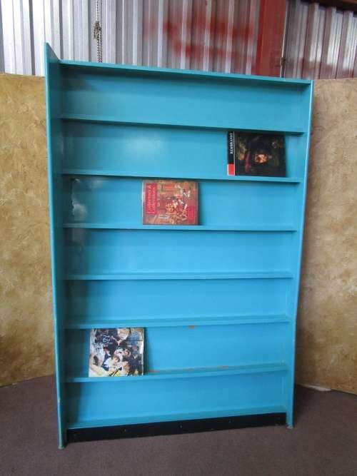 A LARGE TALL SHELF PERFECT TO DISPLAY A BOOK COLLECTION OR PORCELAIN PLATES