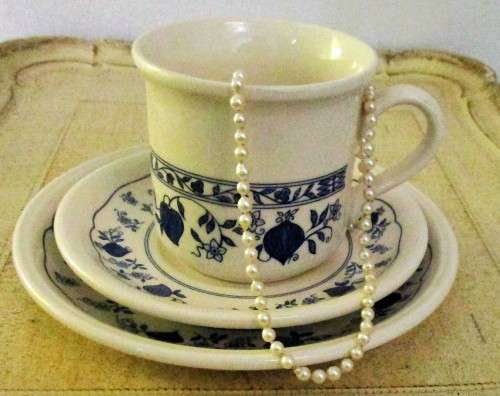 A STUNNING STAFFORDSHIRE TABLEWARE ENGLAND COFFEE TRIO LOVE THE BLUE DESIGN