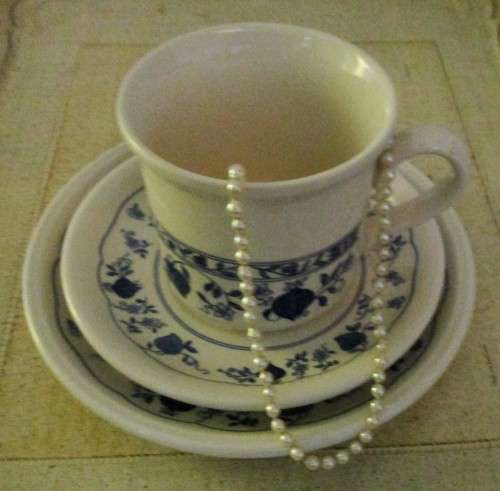 A STUNNING STAFFORDSHIRE TABLEWARE ENGLAND COFFEE TRIO LOVE THE BLUE DESIGN