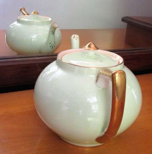 This lovely mid-century Tea Pot were made in England by Bell   China. A Beautiful Light Pastel Green