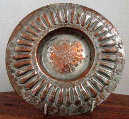 This is a fabulous retro copper plate with a stunning hammered motif .