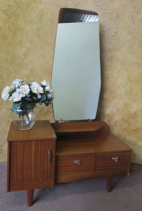 A MARVELOUS RETRO VINTAGE DRESSING TABLE WITH 2 DRAWERS & CUPBOARD WITH A NICE LONG MIRROR - RETRO