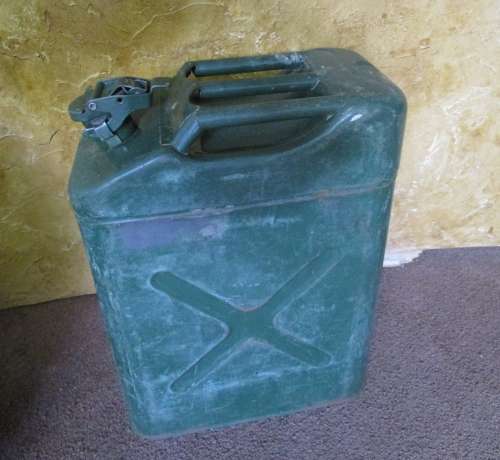 I HAVE ON OFFER AN AWESOME GREAN VINTAGE 20L "JERRY CAN