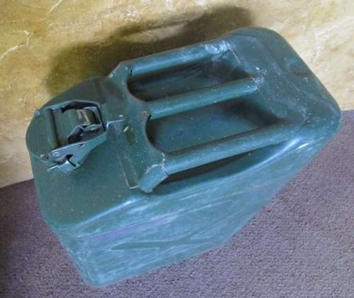 I HAVE ON OFFER AN AWESOME GREAN VINTAGE 20L "JERRY CAN