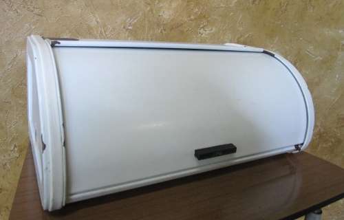 A STUNNING VINTAGE ENAMEL BREAD BIN, LOVELY AS A FEATURE IN YOUR COUNTRY KITCHEN!!