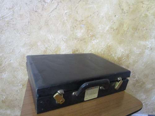 A MARVELOUS VINTAGE SUITCASE SO MANY IDEAS FOR USES  ON PINTEREST