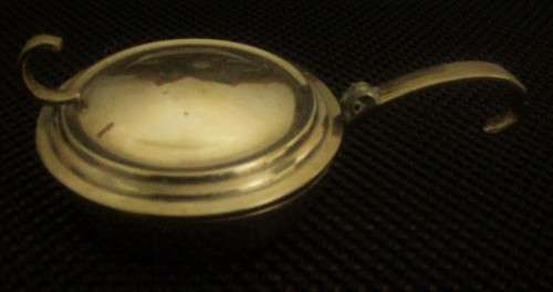 A FANTASTIC SMALLER BRASS LIDDED PAN STUNNING COUNTRY COTTAGE DECOR