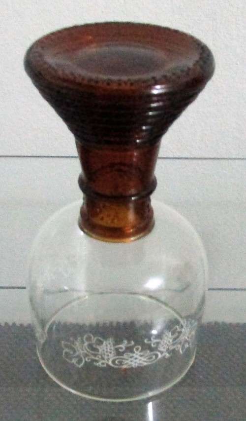 TWO ABSOLUTELY STUNNING VINTAGE GLASS WINE GOBLETS - STUNNING VINTAGE DESIGN BID PER EACH