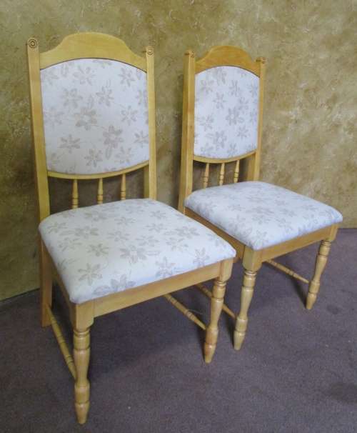 TWO GORGEOUS OAK DINING ROOM CHAIRS BEAUTIFUL UPHOLSTERY STUNNING CHAIRS - BID PER EACH