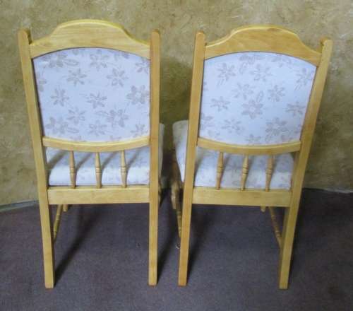 TWO GORGEOUS OAK DINING ROOM CHAIRS BEAUTIFUL UPHOLSTERY STUNNING CHAIRS - BID PER EACH
