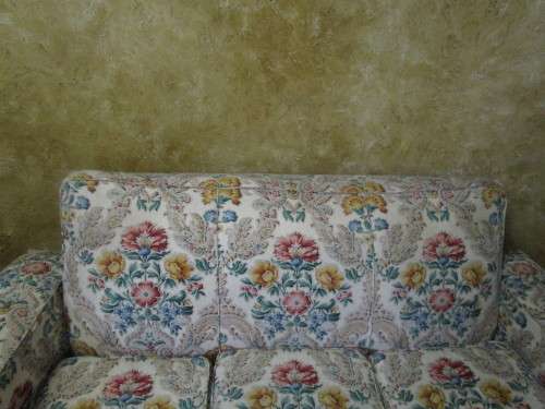 WOW A LOVLEY VINTAGE THREE SEATER COUCH WITH ORIGINAL SPRINGS SO COMFORTABLE