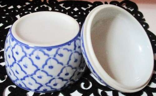 Vintage Sigma Taste Setter Sugar/Jam"Ceramic, bowl with Dome lid"~Blue & White ~ Excellent !