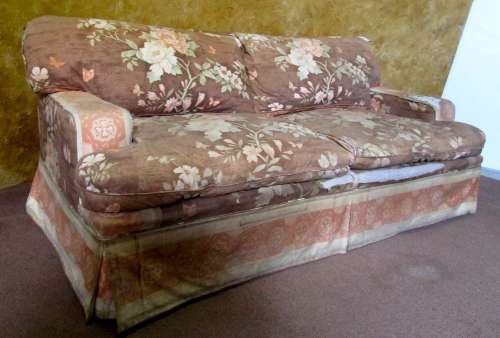 A MARVELOUS VINTAGE LARGE TWO SEATER SOFA/COUCH VERY COMFORTABLE