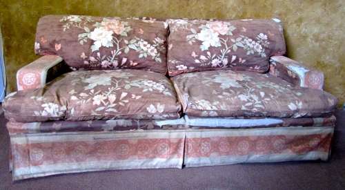 A MARVELOUS VINTAGE LARGE TWO SEATER SOFA/COUCH VERY COMFORTABLE