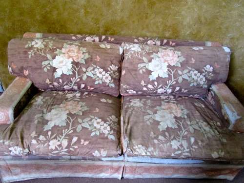 A MARVELOUS VINTAGE LARGE TWO SEATER SOFA/COUCH VERY COMFORTABLE