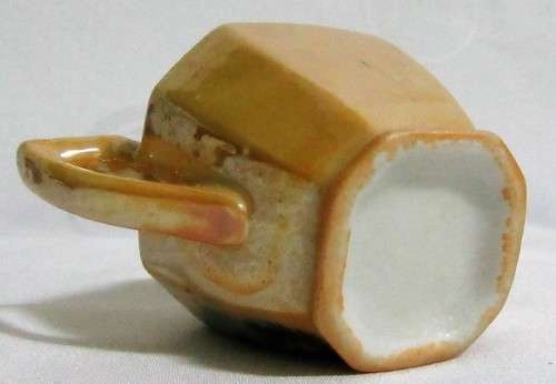 A STUNNING PORCELAIN MILK CREAMER WITH A BEAUTIFUL DUCK DESIGN