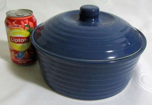 A FANTASTIC DARK BLUE LARGE SERVING DISH WITH A LID - SURE IT IS OVEN PROOF