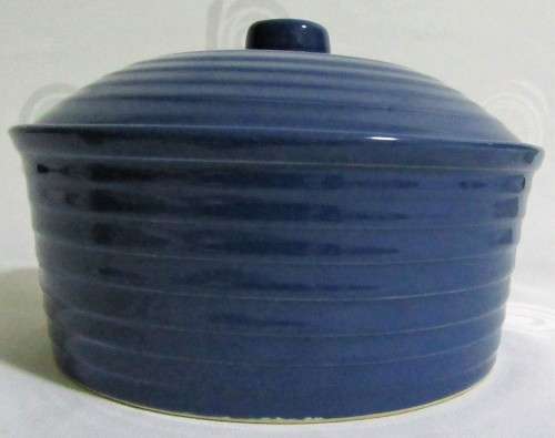 A FANTASTIC DARK BLUE LARGE SERVING DISH WITH A LID - SURE IT IS OVEN PROOF