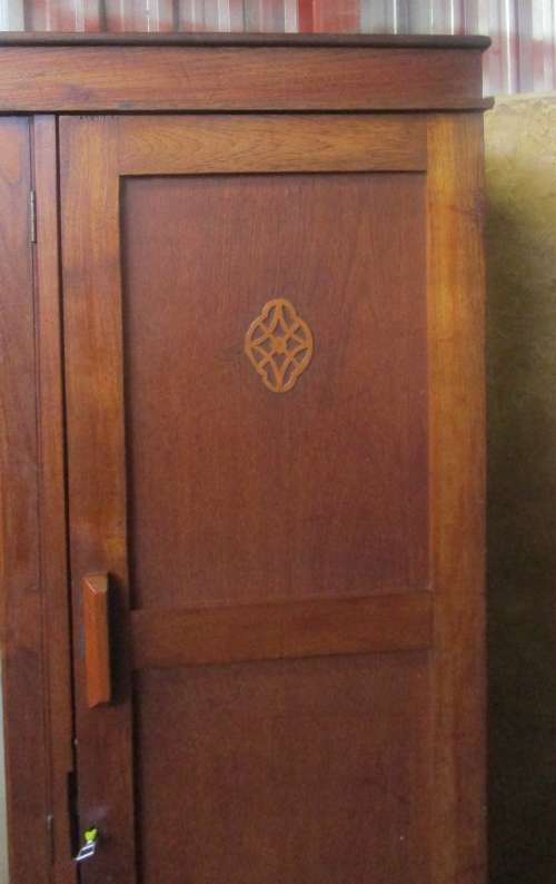 A ABSOLUTELY STUNNING EXTRA LARGE ANTIQUE OAK CUPBOARD WITH THREE DRAWERS