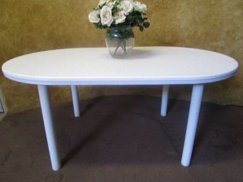 A OVAL SIX SEATER OUSIDE TABLE - LEGS CAN PULL OUT FOR EASY STORAGE