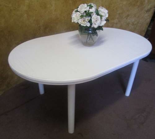 A OVAL SIX SEATER OUSIDE TABLE - LEGS CAN PULL OUT FOR EASY STORAGE