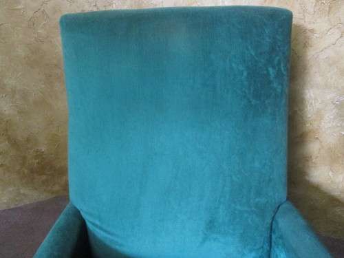 A AWESOME VINTAGE LAZY BOY STYLE CHAIR LOOK LIKE IT IS NEWLY UPHOLSTERED