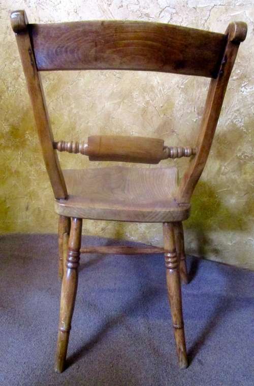A EXQUISITE ANTIQUE SOLLID WOOD CHAIR IN GOOD CONDITION