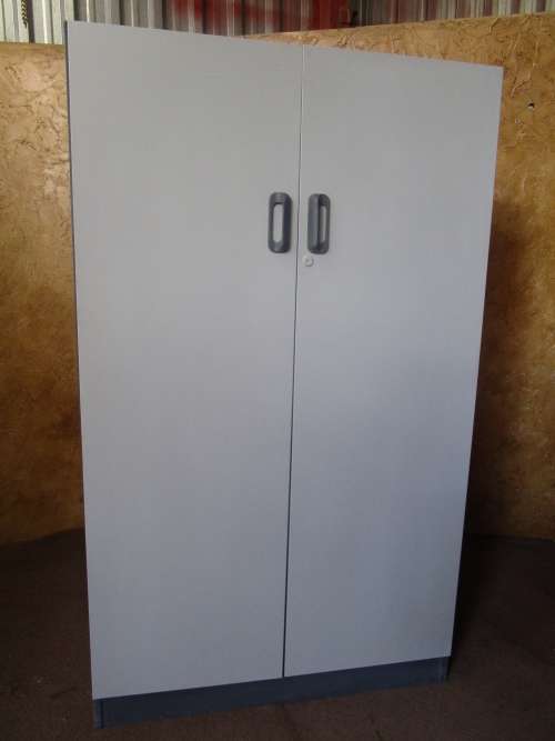 WOW A GORGEOUS CHALK PAINTED CUPBOARD WITH TWO DOORS - SETTING UP NEW OFFICE?