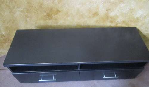 A EXQUISITE DARK WOOD FINISHED FLAT SCREAN & ENTERTAINMENT UNIT IN GOOD CONDITION