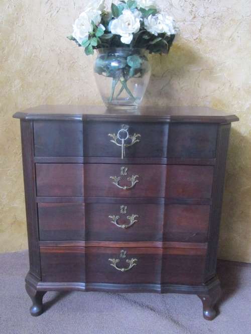 A STUNNING, UNUSUAL VINTAGE  FOUR DRAWER QUEEN ANNE STYLE CHEST  OF DRAWS IN FANTASTIC CONDITION!!!