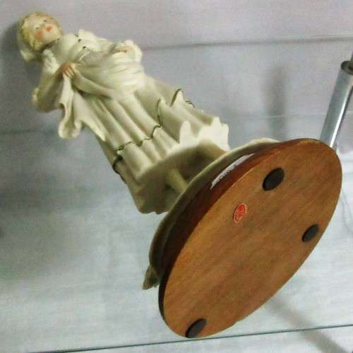 A Elegant Vintage porcelain Figurine-Lovely ceramic collectable & Vintage Decorating Piece A BELGARI