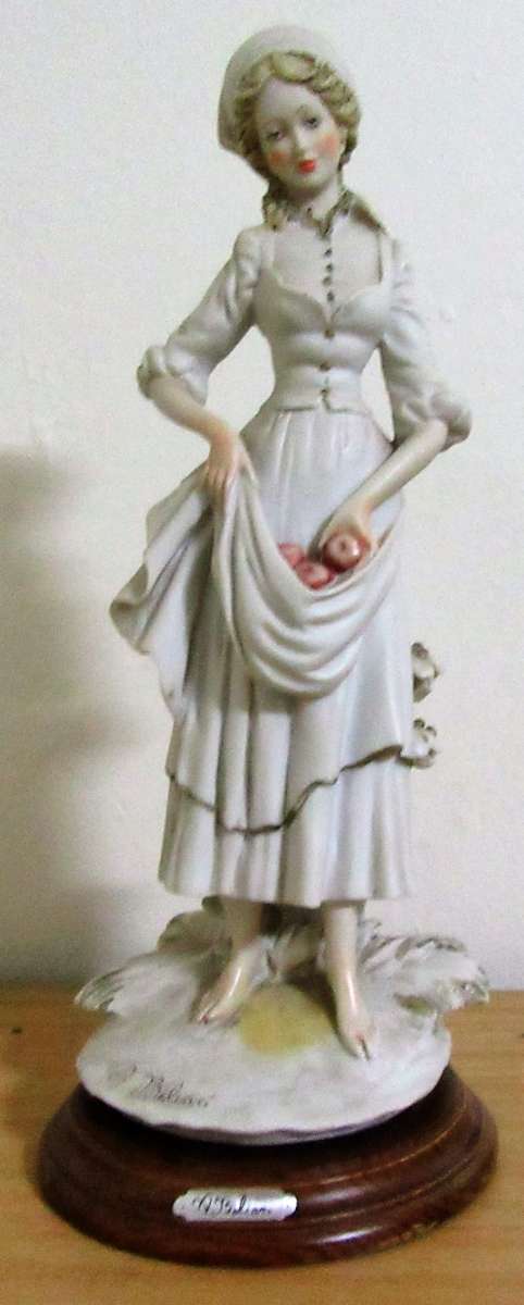 A Elegant Vintage porcelain Figurine-Lovely ceramic collectable & Vintage Decorating Piece A BELGARI