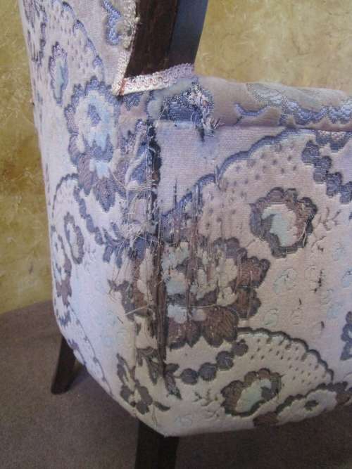 A FANTASTIC VINTAGE DARK CREAM QUEEN ANNE PARLOUR SINGLE OCCASIONAL CHAIR