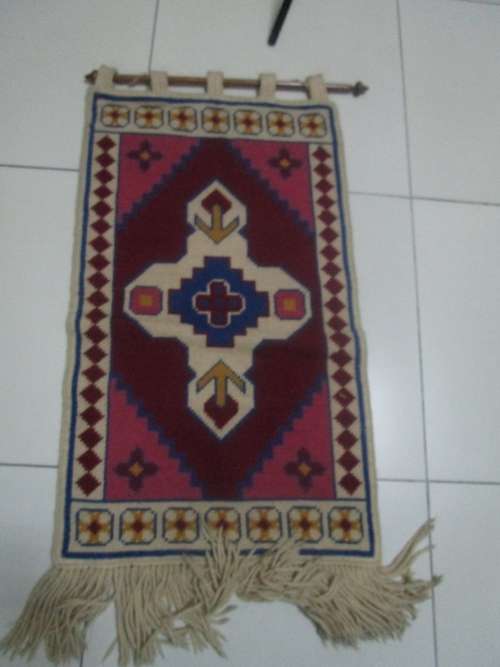 A lovely White Vintage Lovely weaved/ tapestry wall hanging 110cm x 57cm
