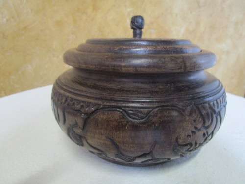 DECORATIVE LARGE ROUND WOODEN BOX WITH DEEP CARVINGS Very beautiful traditional carved wooden box