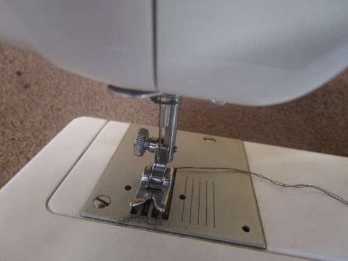 EMPISAL CELEBRITY 550 SEWING MACHINE 27 STITCH FUNCTION LOOK AS GOOD AS NEW