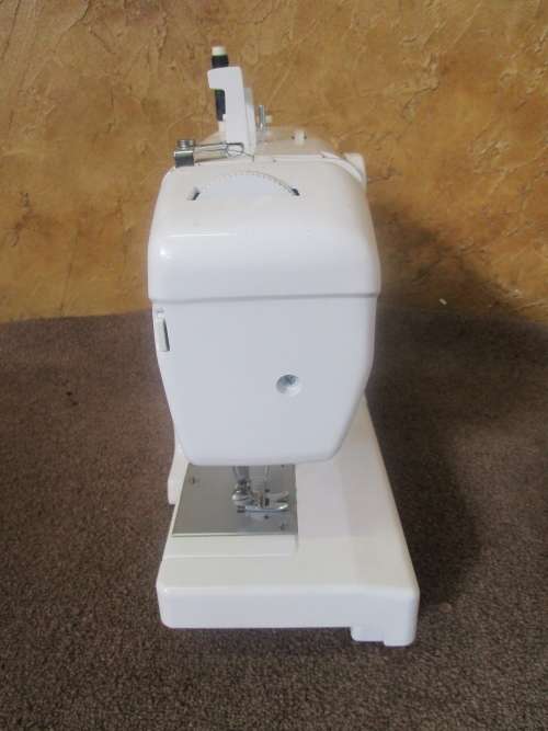 EMPISAL CELEBRITY 550 SEWING MACHINE 27 STITCH FUNCTION LOOK AS GOOD AS NEW