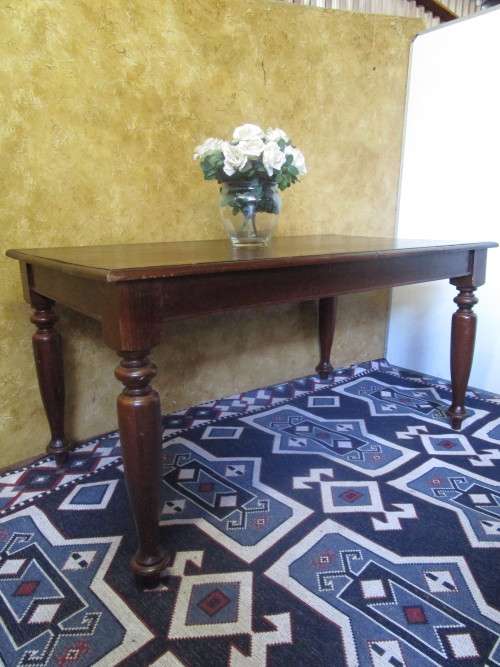 MAGNIFICENT ANTIQUES 6 TO 8 SEATER ARTS AND CRAFTS STYLE DINGING ROOM TABLE WITH NICE TURNED LEGS