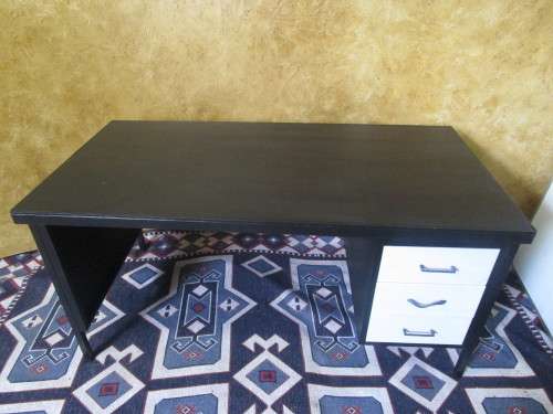 A MARVELOUS CHALK PAINTED METAL DESK WITH THREE DRAWERS - STUNNING