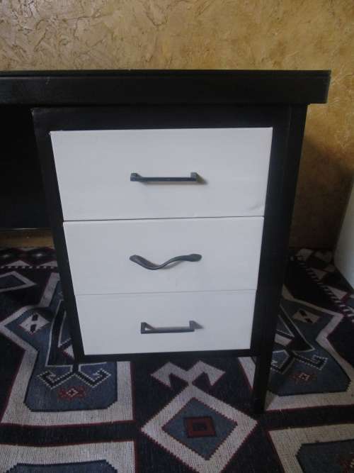 A MARVELOUS CHALK PAINTED METAL DESK WITH THREE DRAWERS - STUNNING