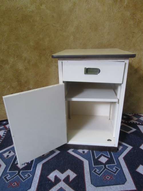 A LOVELY METAL CABINET FOR THE INDUSTRIAL LOOK OR FOR TATOO PALER